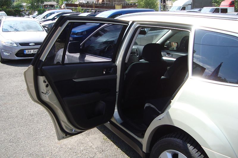 Subaru Outback (2011) 2.0 D,AWD,ČR, 2.Maj.Servis.Kn. - fotka 39 z 76
