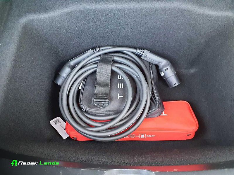 Tesla Model 3 (2023) Performance Dual Motor AWD - fotka 10 z 11