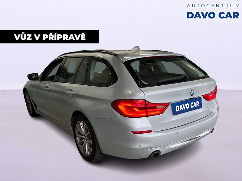 BMW Řada 5 2,0 530i xDrive Luxury Line - fotka 4 z 12