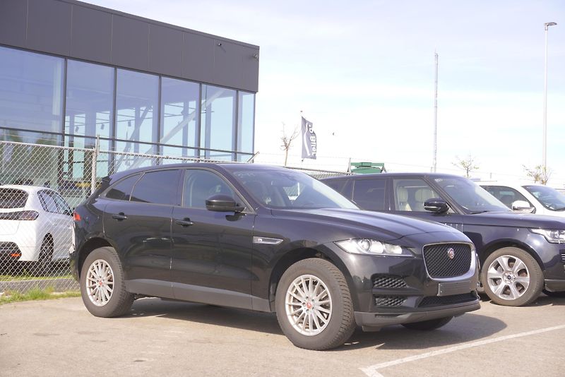 Jaguar F-Pace 2.0 25T 184kW - fotka 3 z 31