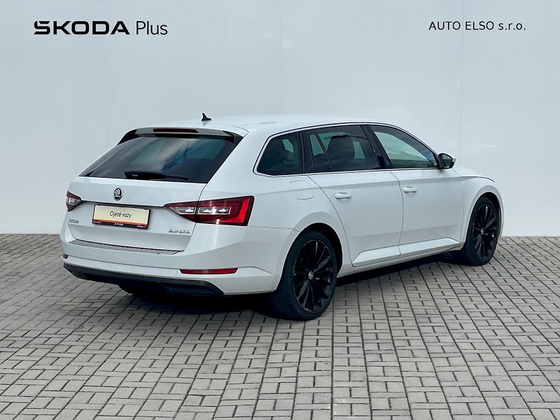 Škoda Superb (2017) Combi 2.0 TDI / 110 kW DSG Sty - fotka 2 z 30