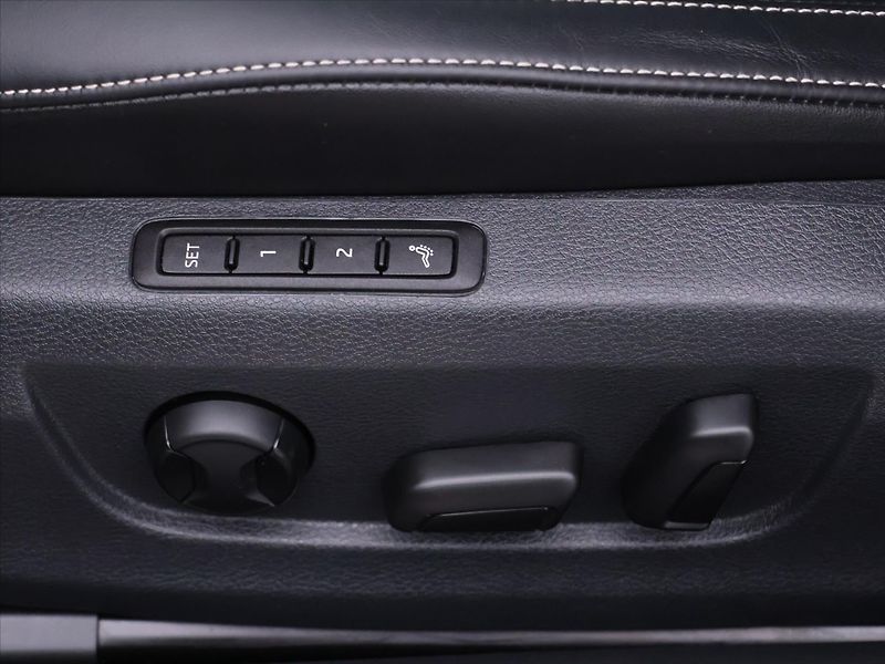 Škoda Superb 2,0 TDI DSG L&K DPH CZ - fotka 16 z 45