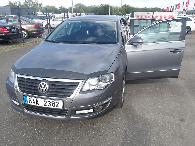 Volkswagen Passat 2,0FSi - fotka 16 z 42