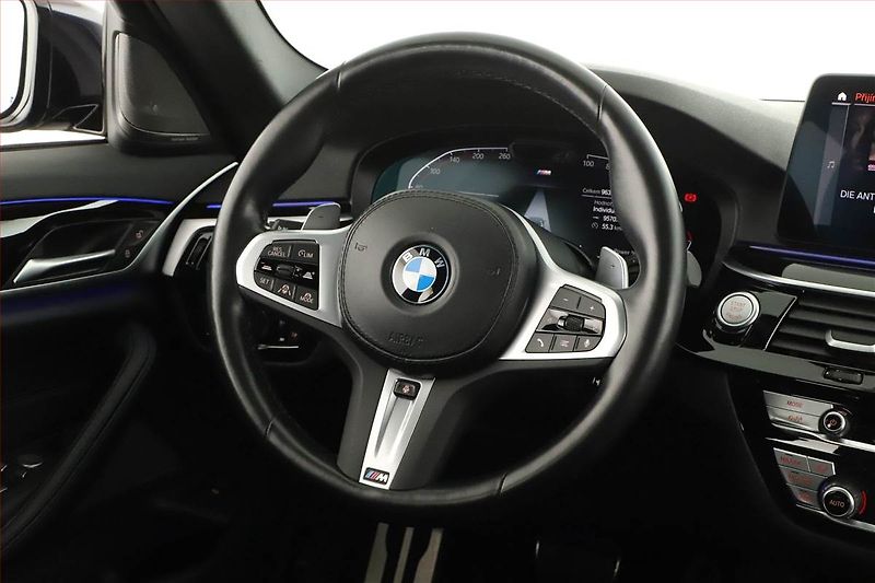 BMW Řada 5 (2023) 530d xDrive - fotka 16 z 20