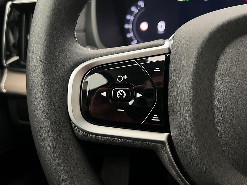 Volvo XC90 T8 RECHARGE PLUS DARK  - fotka 25 z 49