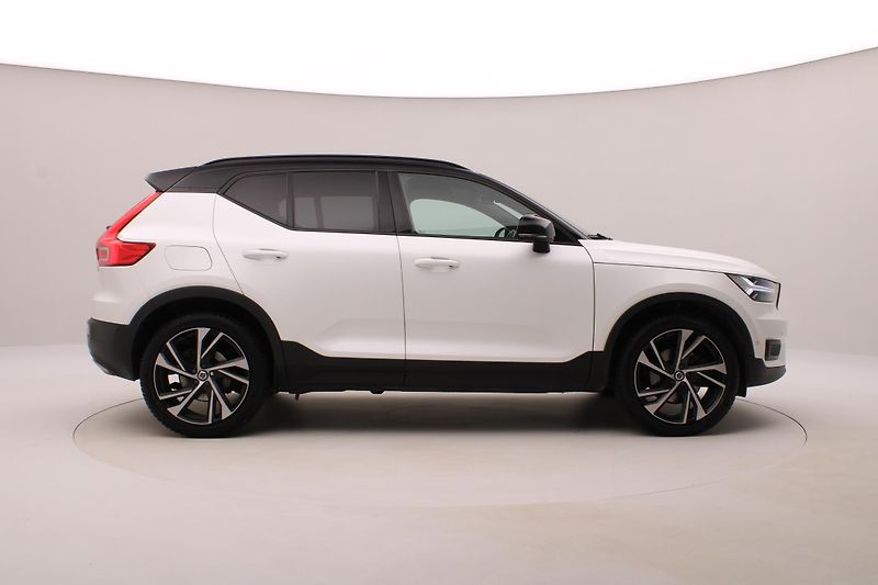 Volvo XC40 D4 AWD R-DESIGN AUT  - fotka 13 z 45