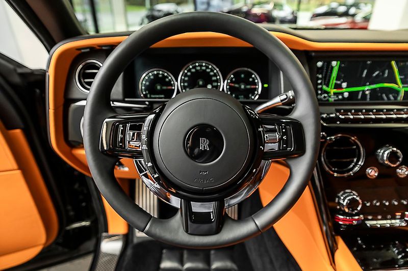 Rolls-Royce Cullinan Black Badge - fotka 6 z 25
