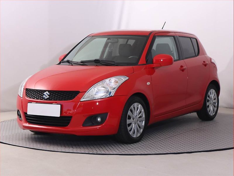 Suzuki Swift (2013) 1.2, Automat, Tempomat - fotka 2 z 17