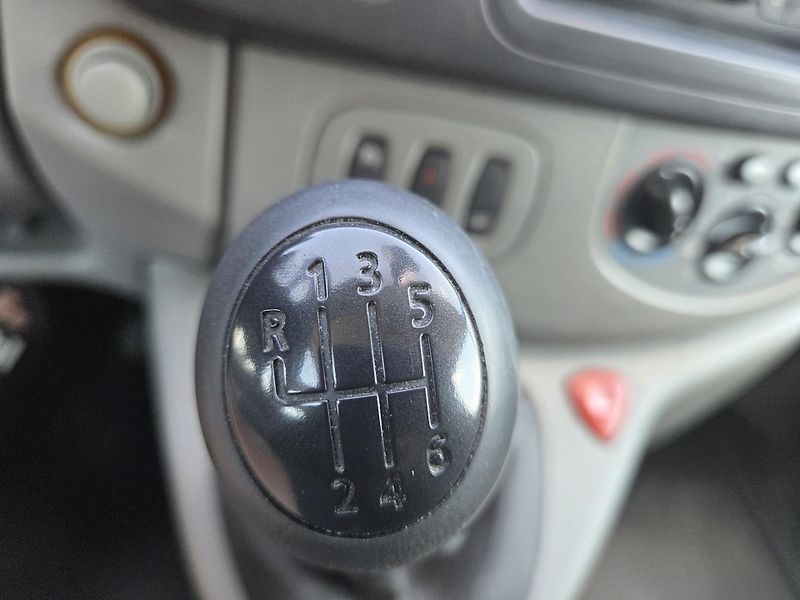 Opel Vivaro 2.0CDTI 84kw  - fotka 28 z 30