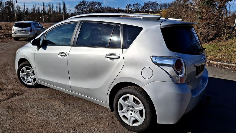 Toyota Verso 1.6 97 kw  Rezervace - fotka 7 z 27