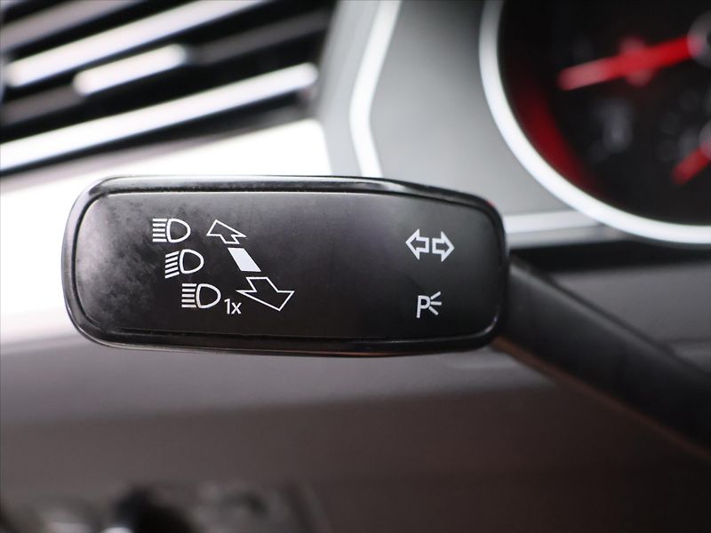 Volkswagen Passat 2,0 TDI 110kW Comfortline Navi - fotka 18 z 31