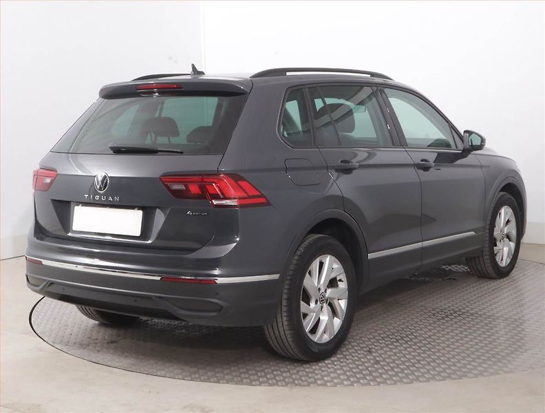 Volkswagen Tiguan (2022) Life 2.0 TDI - fotka 5 z 16