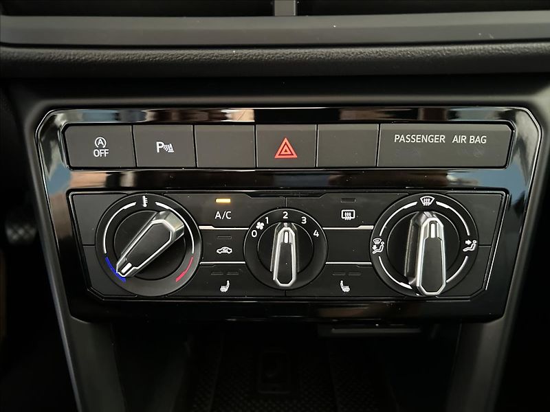 Volkswagen T-Cross 1,0   TSI,LIFE,2.MAJITEL - fotka 20 z 29