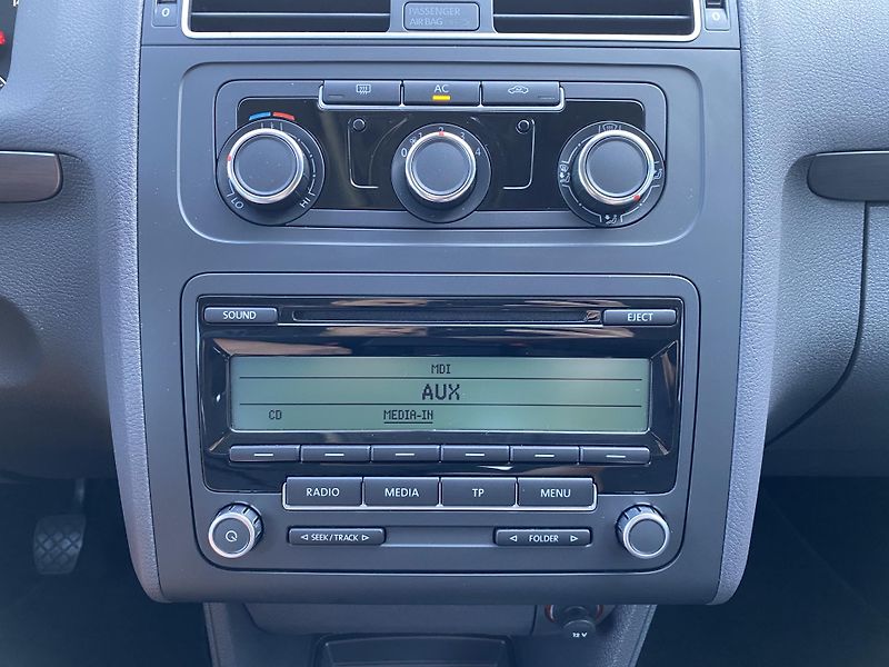 Volkswagen Touran 1.2 TSI 77kW - KLIMATIZACE-PDC - fotka 22 z 39