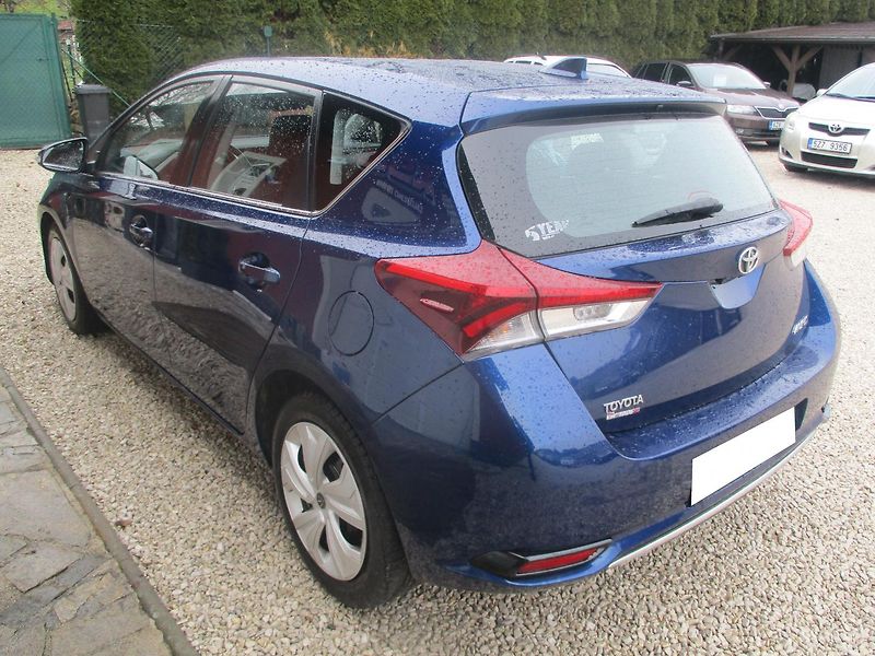 Toyota Auris 1.6 D-4D - fotka 5 z 34