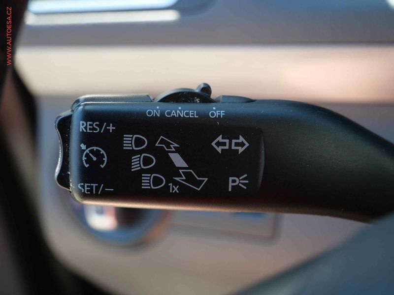 Volkswagen Touran (2010) 1.4 TSi, Comfort, DSG, bixen - fotka 14 z 22