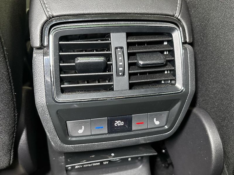 Škoda Karoq Style Exclusive 4x4 DSG - fotka 22 z 30
