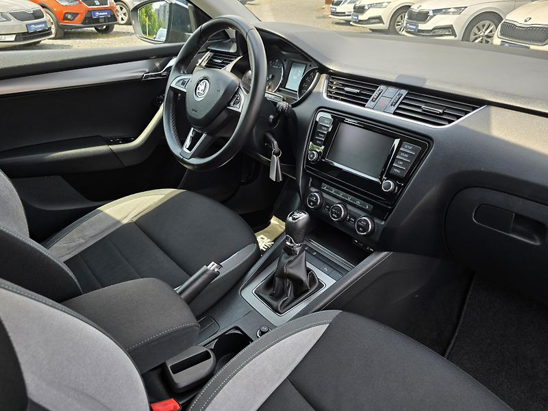 Škoda Octavia 1.4TSI 110KW BOH VÝBAVA JOY 1M - fotka 19 z 26