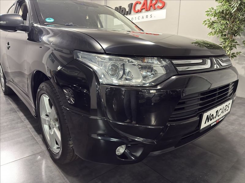 Mitsubishi Outlander 2,3   DI-D 4X4 7MÍST SPORT TZ - fotka 35 z 39