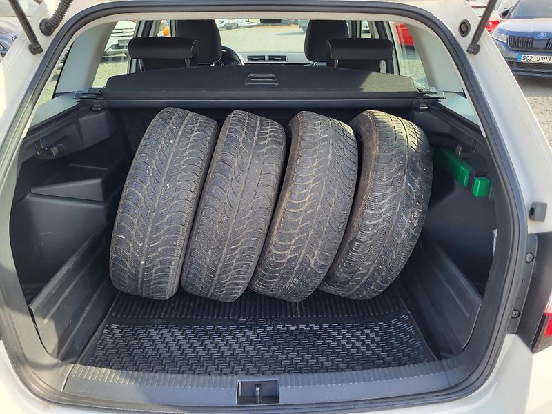 Škoda Fabia 1.0 TSI AMBITION Combi TOUR - fotka 39 z 46