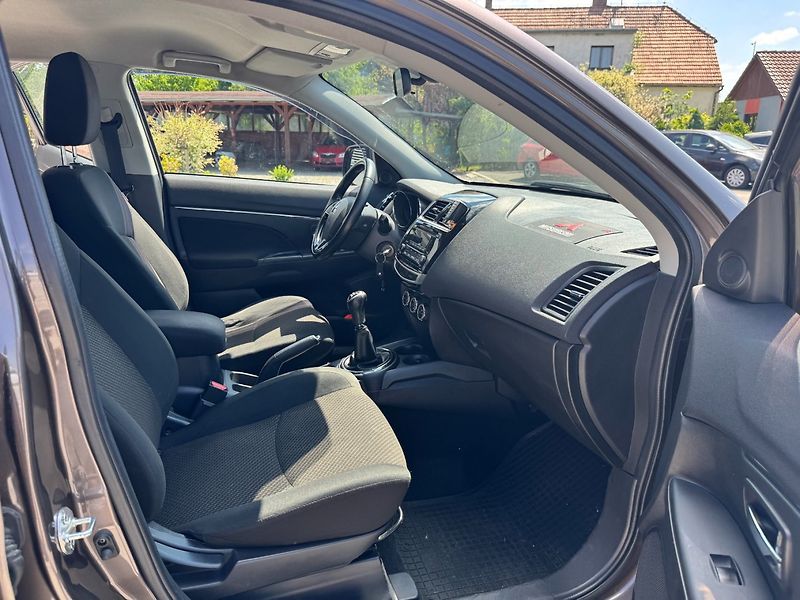 Mitsubishi ASX (2015) 1,6 MIVEC 86 KW - fotka 25 z 31