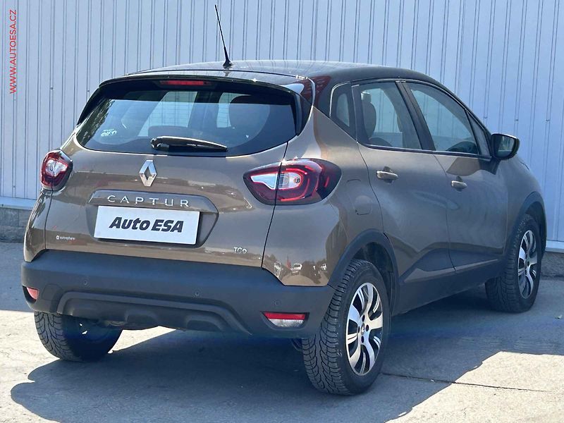 Renault Captur (2017) 1.2 TCe, Park. čidla, tempo - fotka 4 z 14