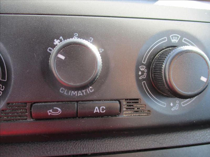 Škoda Fabia 1,4 i 16v, klimatizace, tažné, - fotka 11 z 17