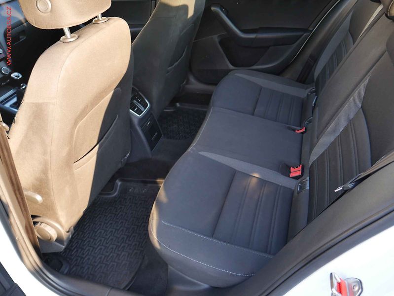 Škoda Octavia (2017) 1.6 TDi, ČR, AC, TZ - fotka 10 z 20