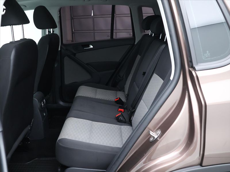 Volkswagen Tiguan 2,0 TSI DSG 4Motion Panorama - fotka 14 z 31