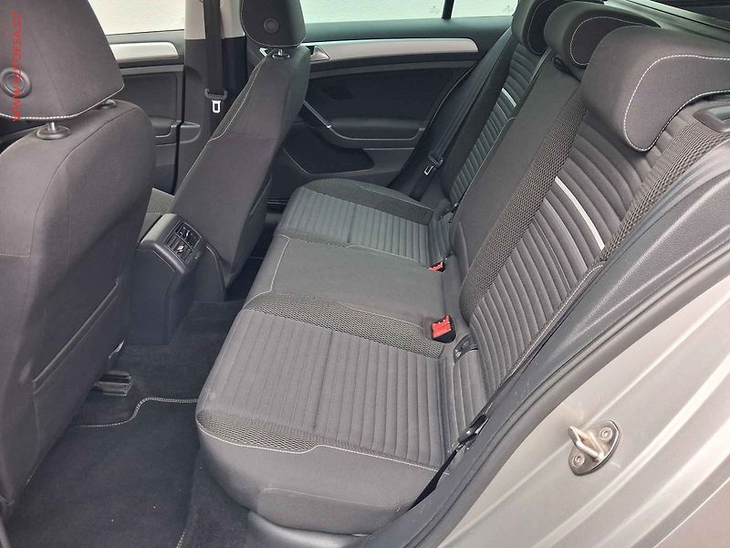 Volkswagen Golf (2014) 2.0 TDi, 1.maj, Comfortline - fotka 10 z 16