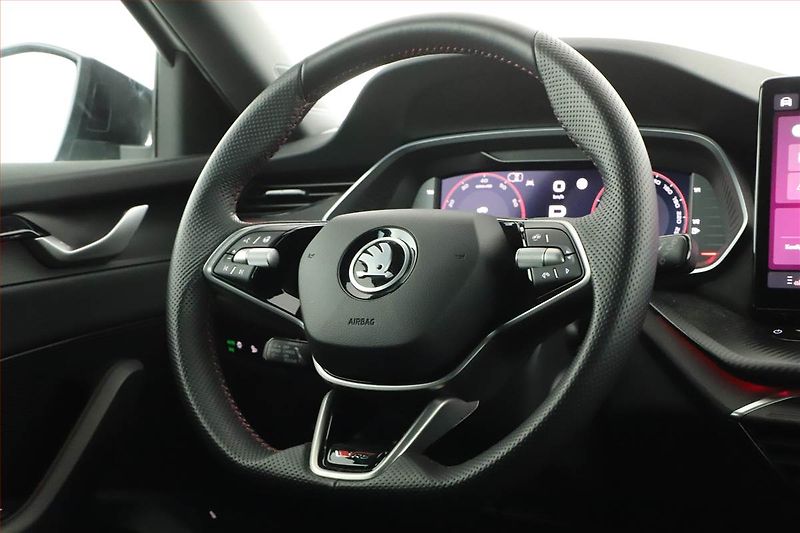 Škoda Octavia (2024) RS 2.0 TSI, RS, Matrix FullLed - fotka 17 z 22