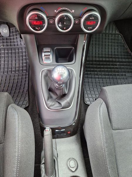 Alfa Romeo Giulietta Turismo 1.4 T 120 - fotka 15 z 27