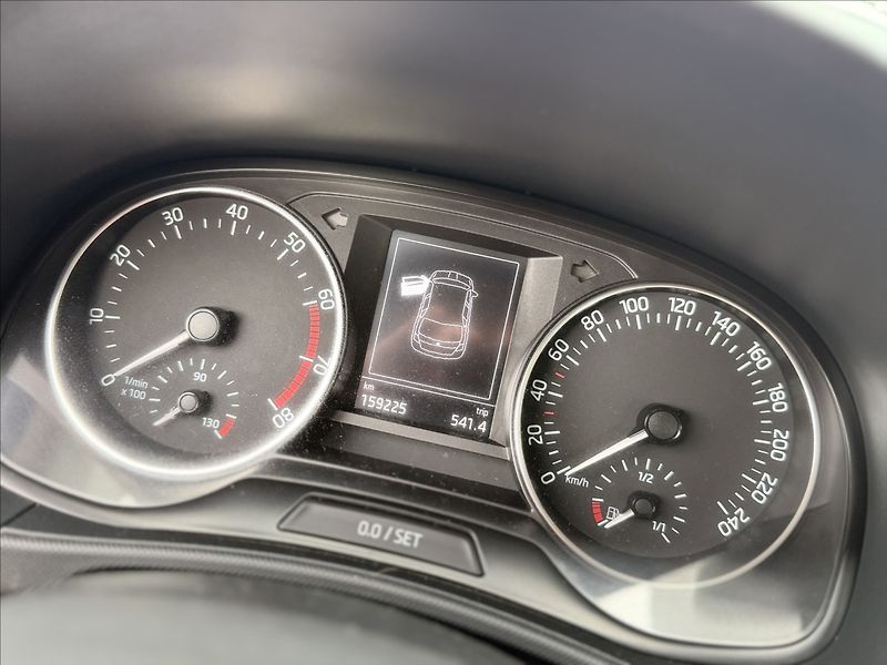 Škoda Fabia 1,2 TSI 81kW 6KVALT NOVÉ V ČR - fotka 17 z 26