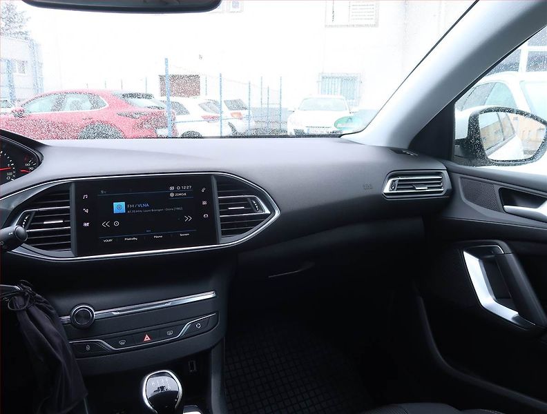 Peugeot 308 (2018) 1.5 BlueHDi, Navi, Tempomat - fotka 8 z 17