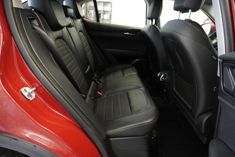 Alfa Romeo Stelvio 2.2D 132kW, 121 000KM - fotka 25 z 29