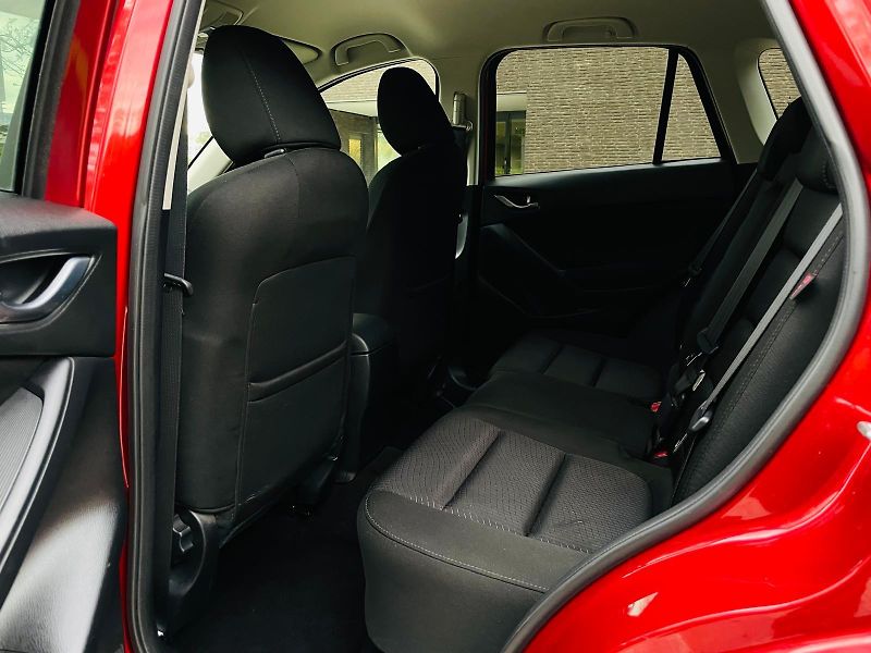 Mazda CX-5 2.0i AUT 4x4 SENZORY TAŽNÉ - fotka 35 z 49