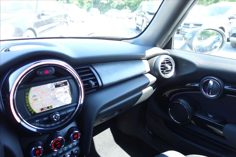 Mini Cooper 1,5 i 100KW, LED, 54TIS.KM. - fotka 36 z 38