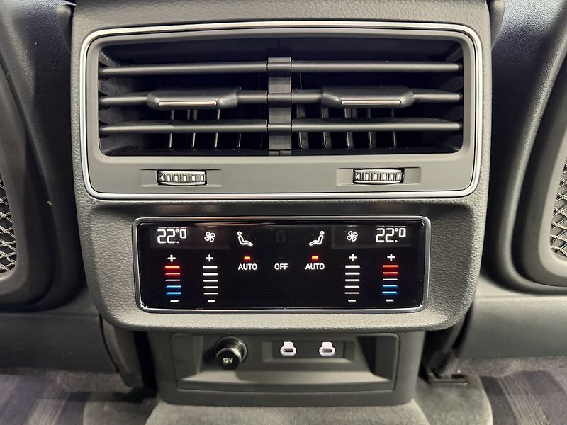 Audi SQ8 QUATTRO, MATRIX, WEBASTO, B&O, - fotka 31 z 35