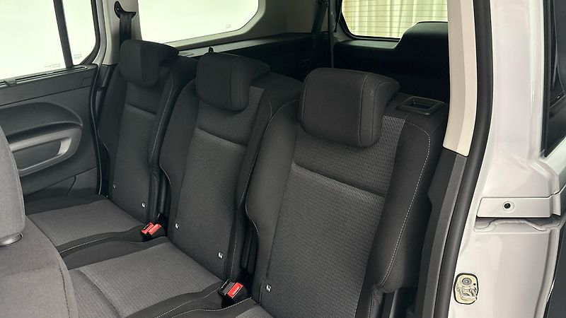 Toyota ProAce City Verso 1.5 D-4D Long Family - fotka 16 z 25