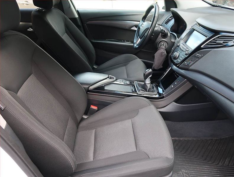 Hyundai i40 (2017) 1.7 CRDi, Serv.kniha, Navi - fotka 9 z 22