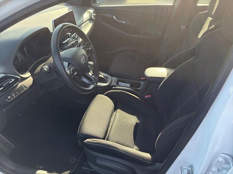 Hyundai i30 (2021) N LINE 1.5T-GDI 118kW CZ DPH - fotka 7 z 11