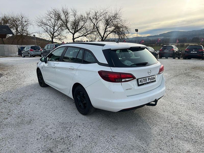 Opel Astra Sports Tourer 1.5 - fotka 12 z 14