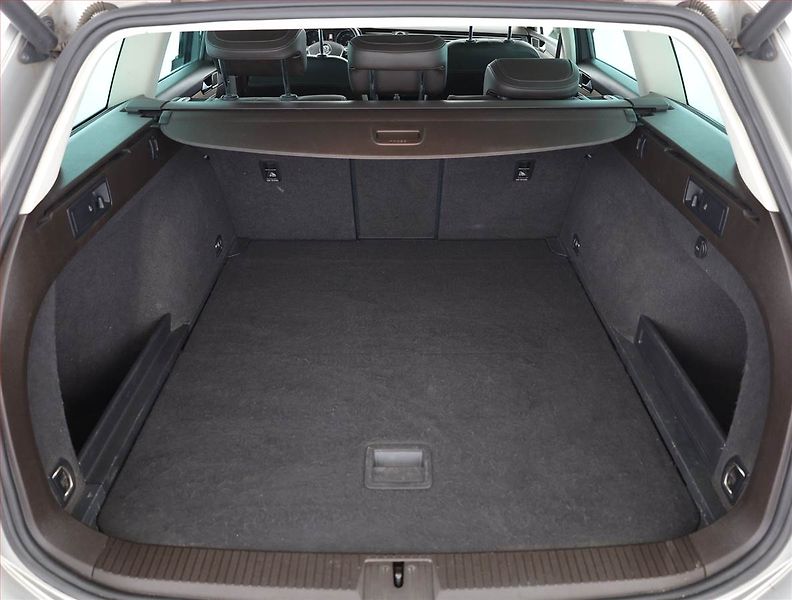 Volkswagen Passat (2015) Highline 2.0 TDI, Automat - fotka 15 z 16