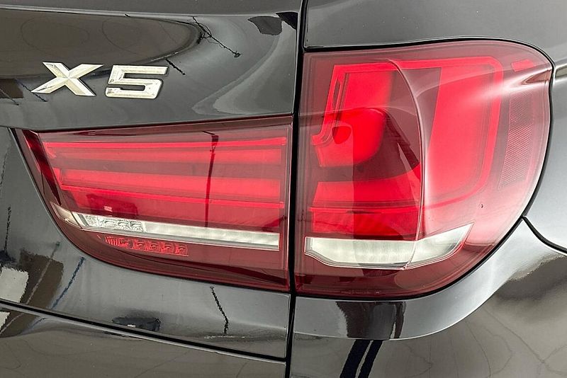 BMW X5 xDrive 35i - fotka 5 z 26