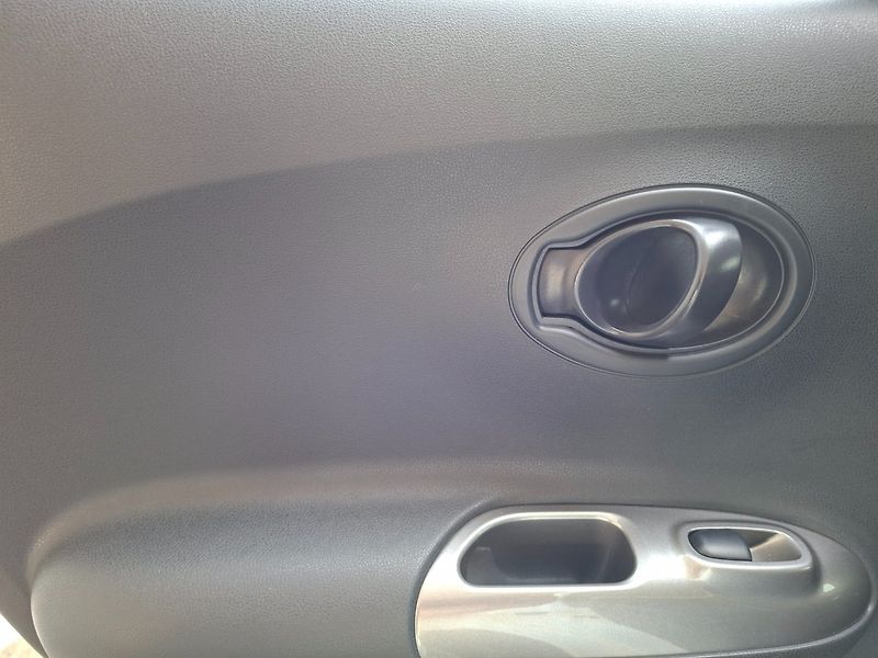 Nissan Juke (2012) 1.6i 86kW MAN -PARK.SENZORY - fotka 23 z 31