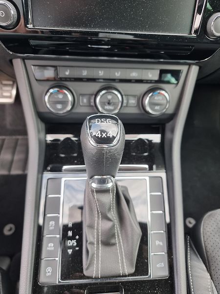 Škoda Superb (2016) 2.0 TDi DSG 4x4 Sportline - fotka 9 z 11