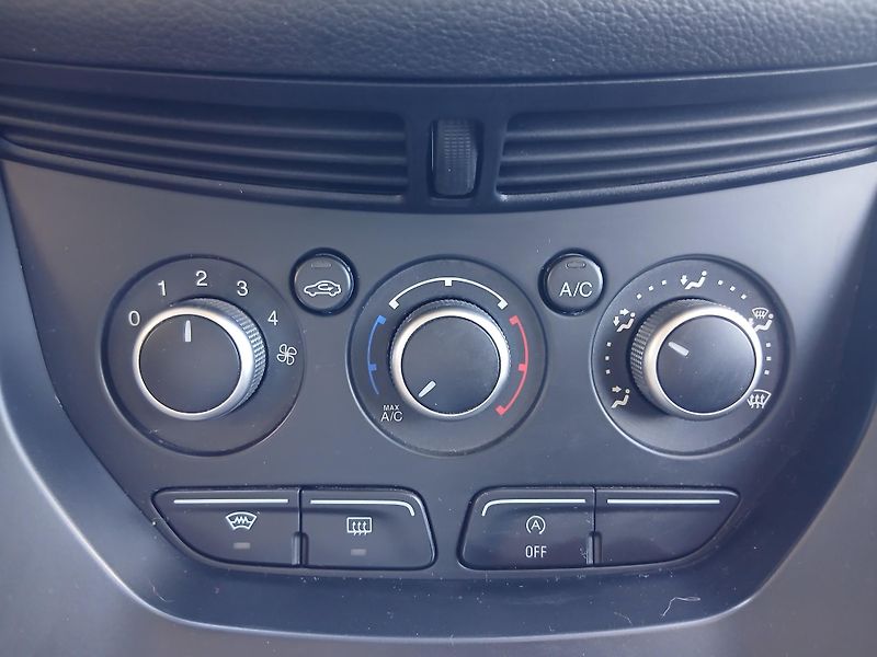 Ford Kuga 1.6i - fotka 23 z 36