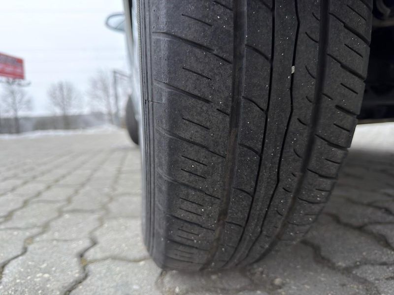 Toyota Yaris 1.5i 82 kW navi. serviska - fotka 21 z 21