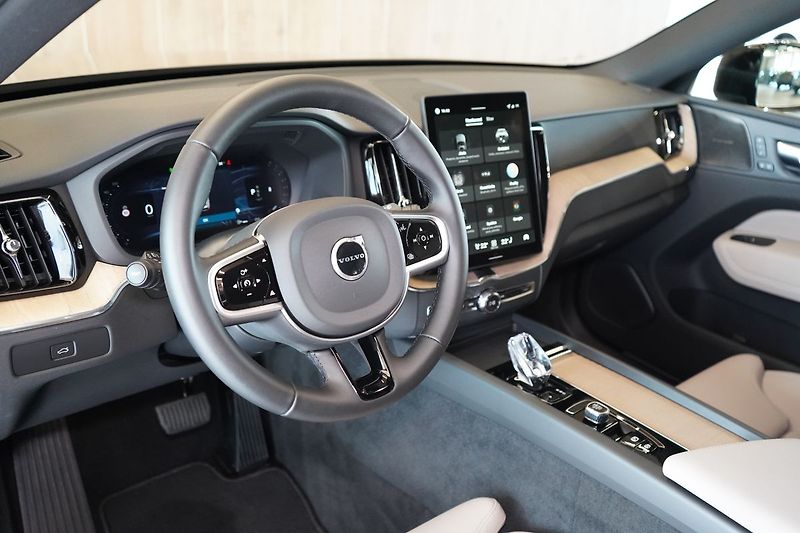 Volvo XC60 B5 PLUS Dark, Harman, 360° - fotka 15 z 42