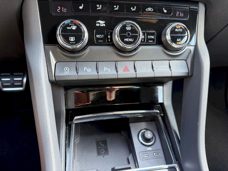 Škoda Kodiaq (2022) 2.0 TSI 140kW 4x4 SportLine DS - fotka 28 z 35